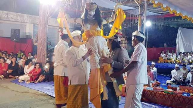 Bupati Klungkung Nyoman Suwirta Menghadiri Ritual "Aci Sang Hyang Grodog" di Nusa Lembongan